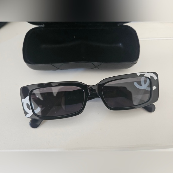 CHANEL Black and White Sunglasses - Picture 1 of 3
